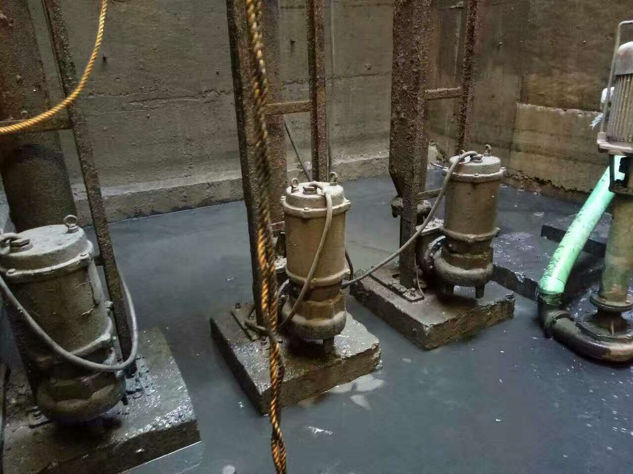 迭部污水池清理