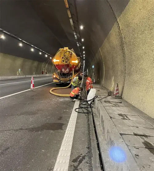 迭部隧道排水渠清淤